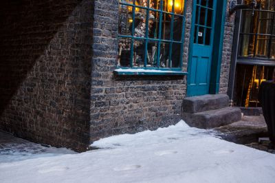 Diagon-Alley---Footprints-in-the-Snow-28229.jpg