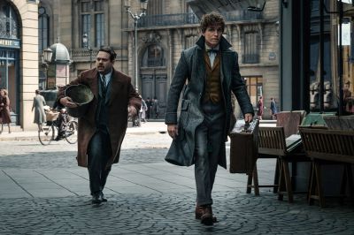 Newt Scamander and Jacob Kowalski on the streets of Paris
© JKR/Pottermore Ltd.™ Warner Bros. 
